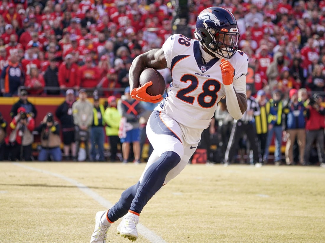 Jan 1, 2023; Kansas City, Missouri, USA; Denver Broncos running back Latavius Murray (28) runs the ball against the Kansas City Chiefs during a game at GEHA Field at Arrowhead Stadium. Mandatory Credit: Denny Medley-USA TODAY Sports