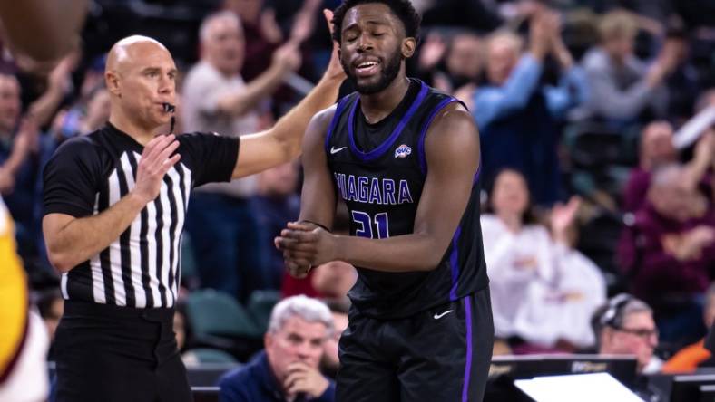 Mar 10, 2023; Atlantic City, NJ, USA; Niagara Purple Eagles guard Noah Thomasson (21) reacts during the second half against the Iona Gaels at Jim Whelan Boardwalk Hall. Mandatory Credit: John Jones-USA TODAY Sports