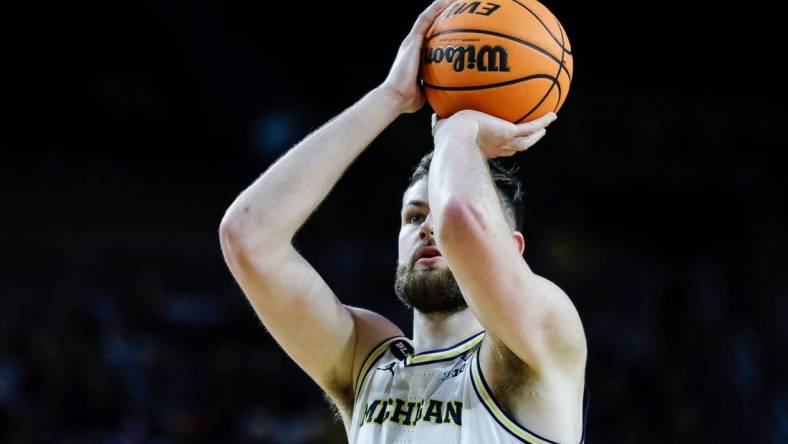 Michigan center Hunter Dickinson (1) attempts a free throw against Toledo during the second half of the first round of the NIT at Crisler Center in Ann Arbor on Tuesday, March 14, 2023.