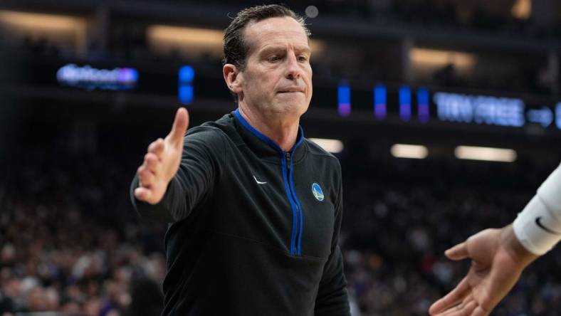 April 17, 2023; Sacramento, California, USA; Golden State Warriors assistant coach Kenny Atkinson during the second quarter in game two of the first round of the 2023 NBA playoffs against the Sacramento Kings at Golden 1 Center. Mandatory Credit: Kyle Terada-USA TODAY Sports