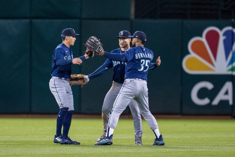 teoscar-hernandez-aj-pollock-homer-twice-in-seattle-mariners-win