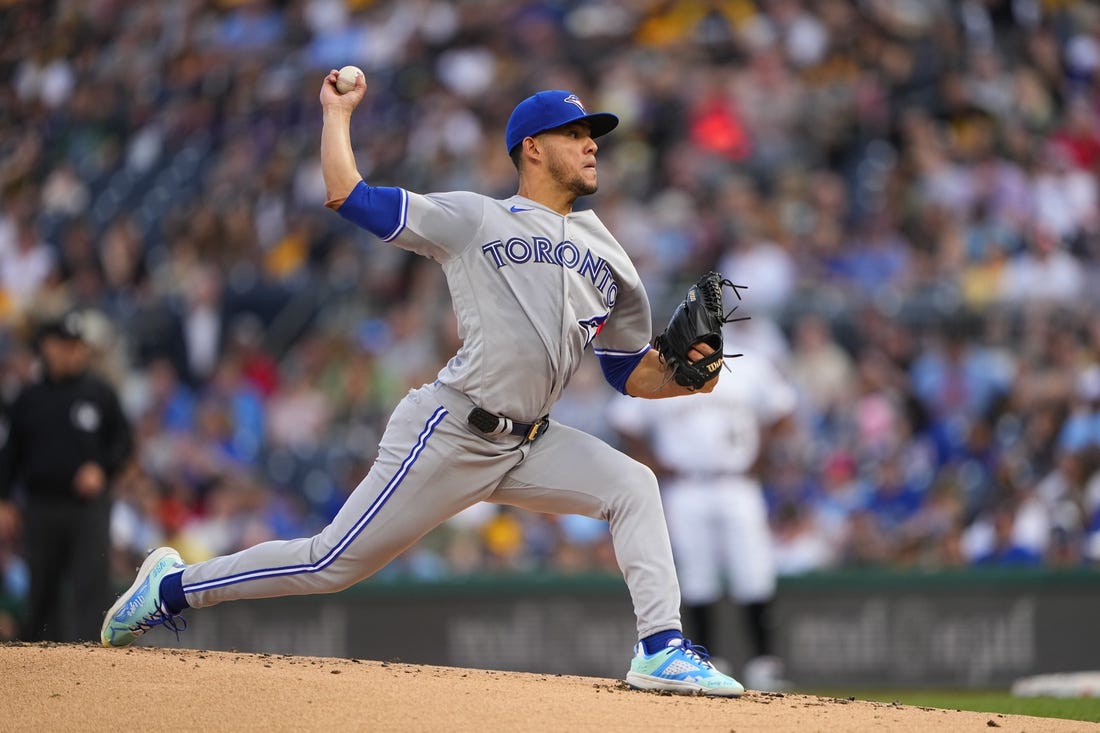 MINNEAPOLIS, MN - MAY 28: Toronto Blue Jays starting pitcher Jose