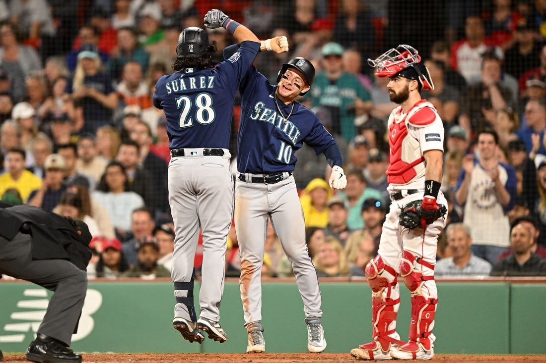 Watch: Mariners' Jarred Kelenic smacks home run for first career hit