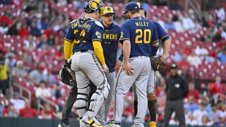 May 16, 2023; St. Louis, Missouri, USA;  Milwaukee Brewers manager Craig Counsell (30) talks with starting pitcher Wade Miley (20) during the second inning against the St. Louis Cardinals at Busch Stadium. Mandatory Credit: Jeff Curry-USA TODAY Sports