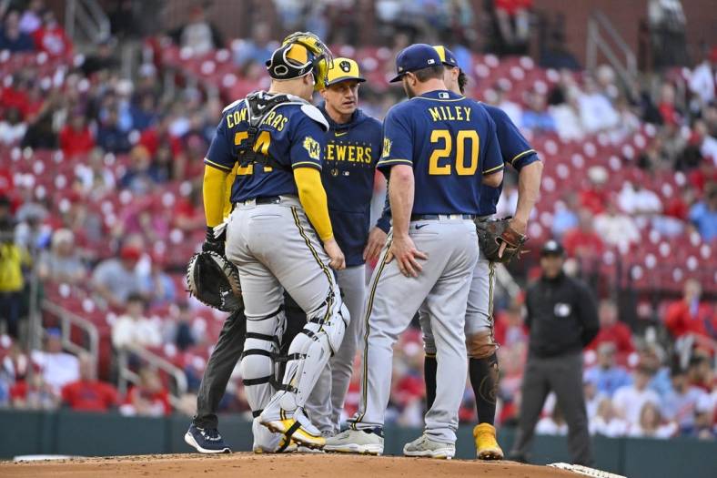 May 16, 2023; St. Louis, Missouri, USA;  Milwaukee Brewers manager Craig Counsell (30) talks with starting pitcher Wade Miley (20) during the second inning against the St. Louis Cardinals at Busch Stadium. Mandatory Credit: Jeff Curry-USA TODAY Sports