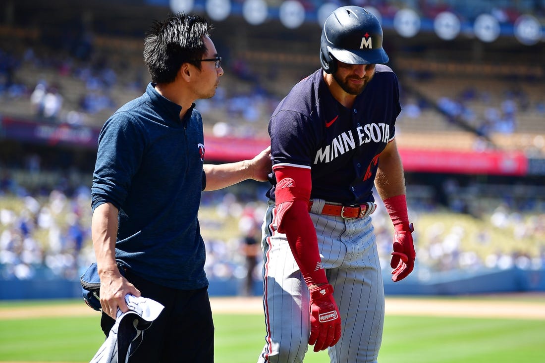 Cardinals' Tommy Edman exits game due to ab soreness