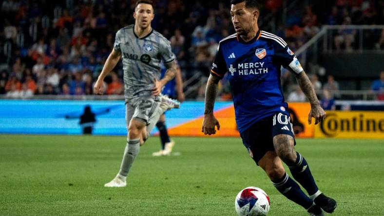 FC Cincinnati midfielder Luciano Acosta (10) handles the ball in the second half of the MLS match between the FC Cincinnati and the CF Montr  al on Wednesday, May 17, 2023 in Cincinnati.