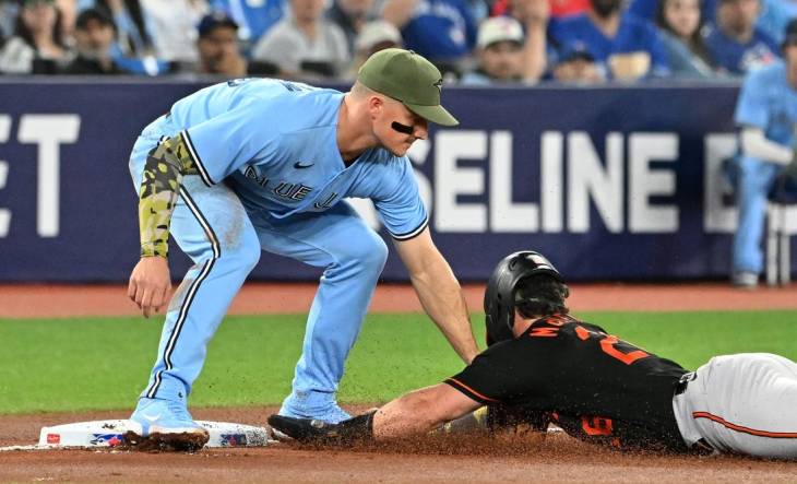 Orioles belt three homers, cruise past Blue Jays