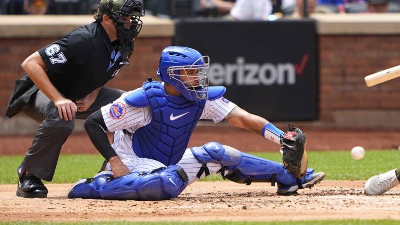 May 21, 2023; New York City, NY, USA; New York Mets catcher Gary Sanchez (33) catches a pitch against the Cleveland Guardians during the second inning Mandatory Credit: Gregory Fisher-USA TODAY Sports