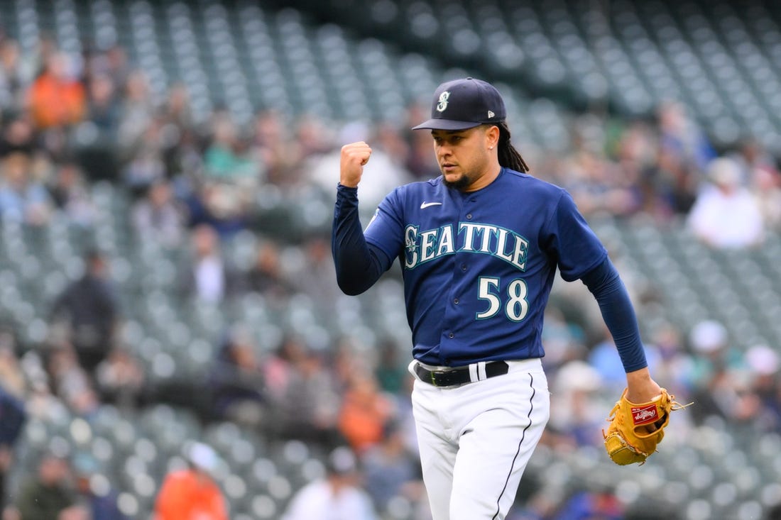 Castillo srikes out 8, Mariners down Athletics