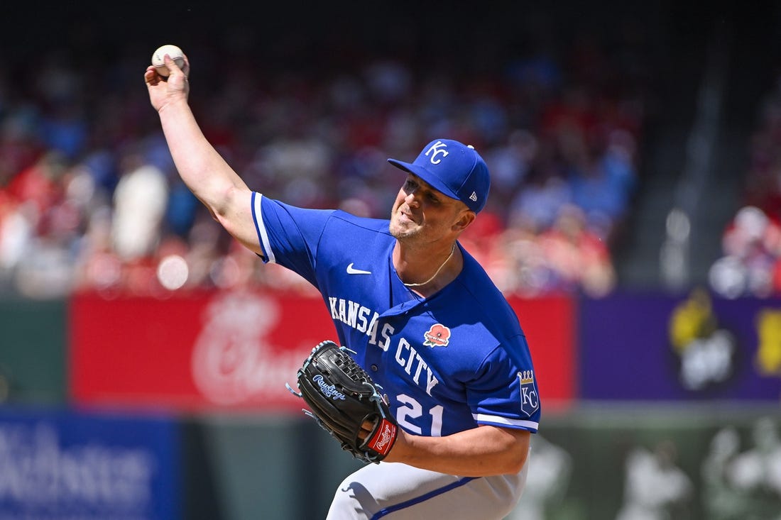 May 29, 2023; St. Louis, Missouri, USA;  Kansas City Royals relief pitcher Mike Mayers (21) pitches against the St. Louis Cardinals during the seventh inning at Busch Stadium. Mandatory Credit: Jeff Curry-USA TODAY Sports