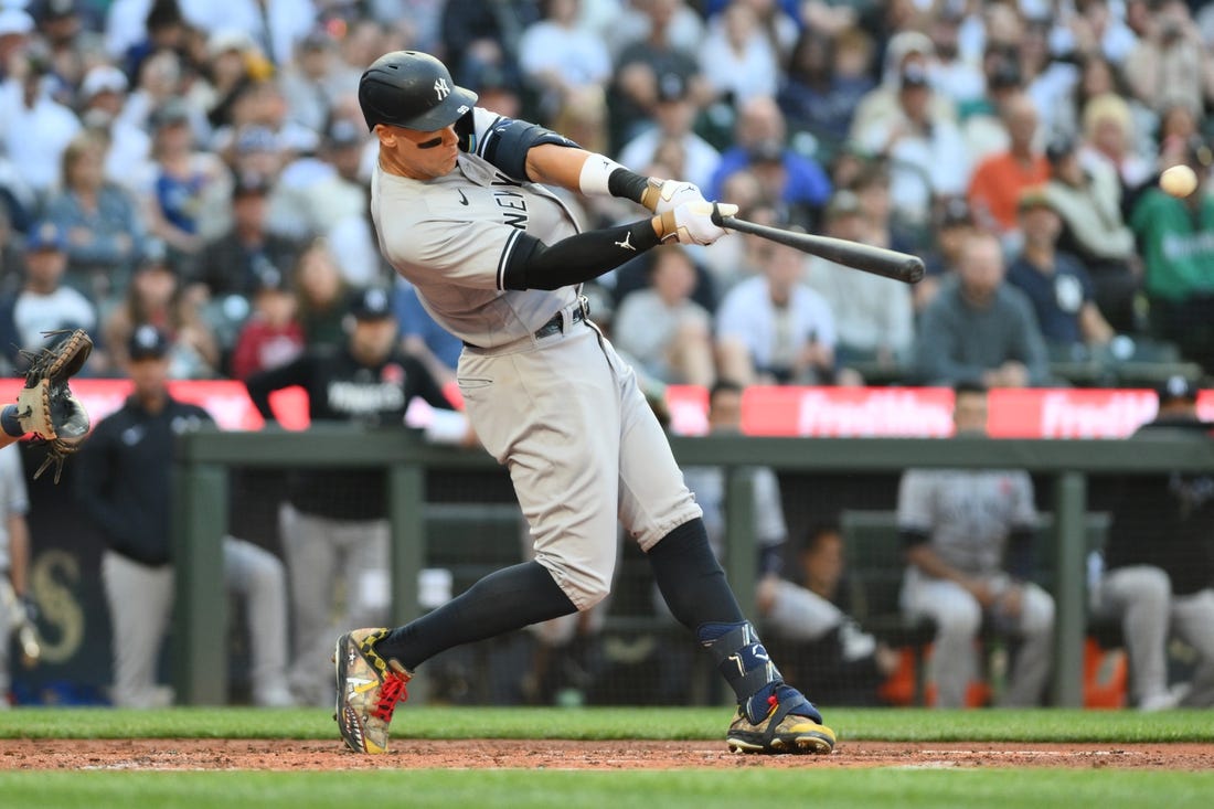 Anthony Rizzo OUT of Yankees vs Mariners after hurting his neck