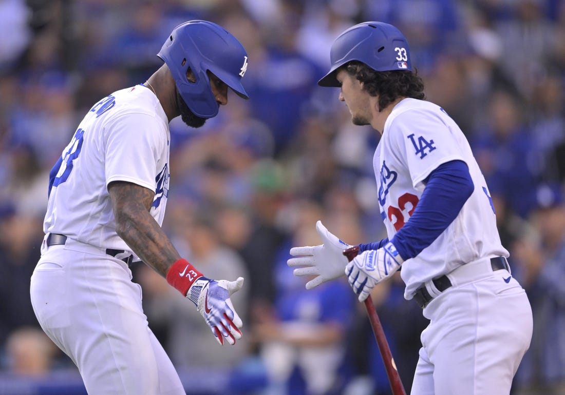 Freeman has 4 hits to extend hitting streak to 19, Dodgers beat