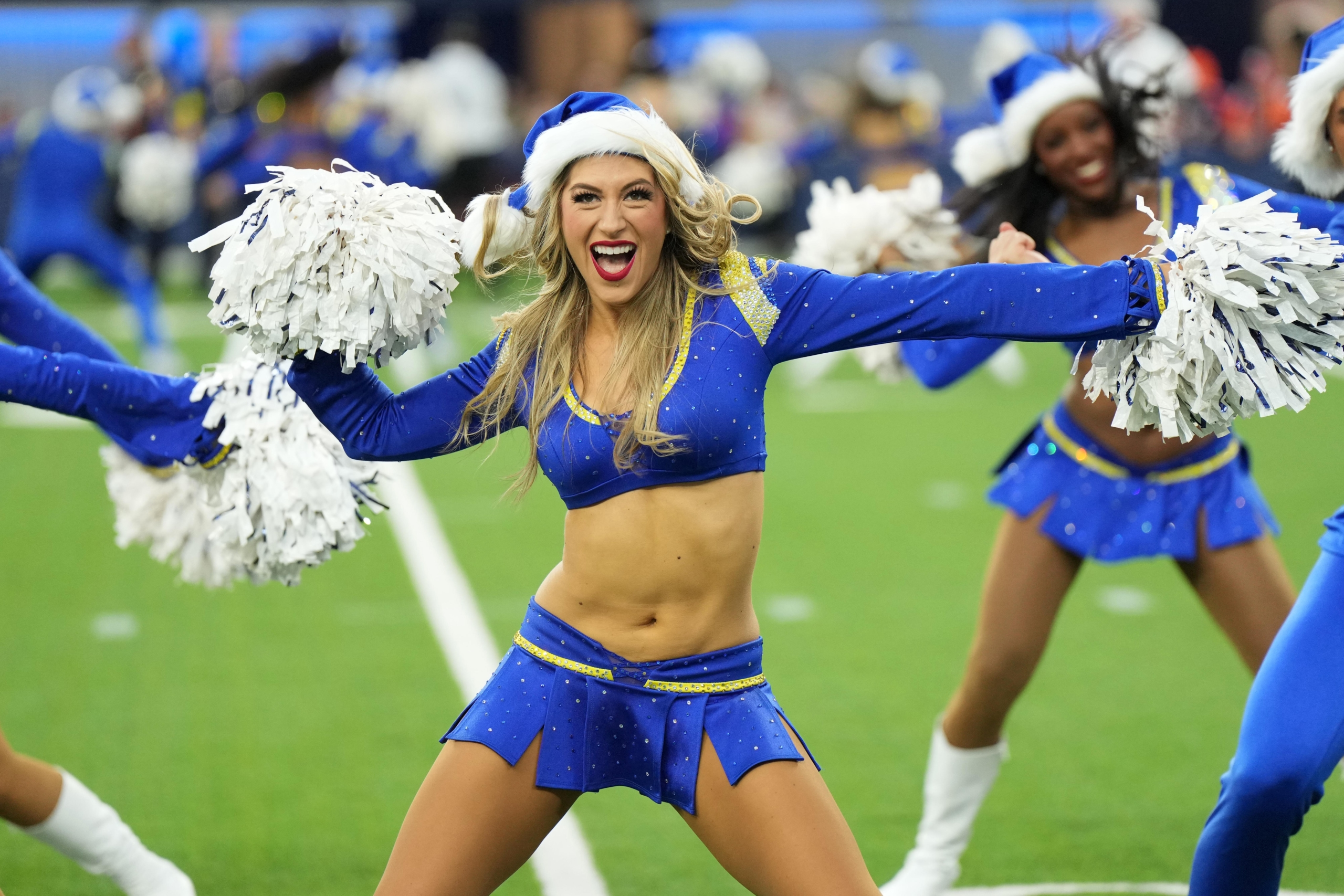 Photos: NFL, NBA cheerleaders get ready for Christmas