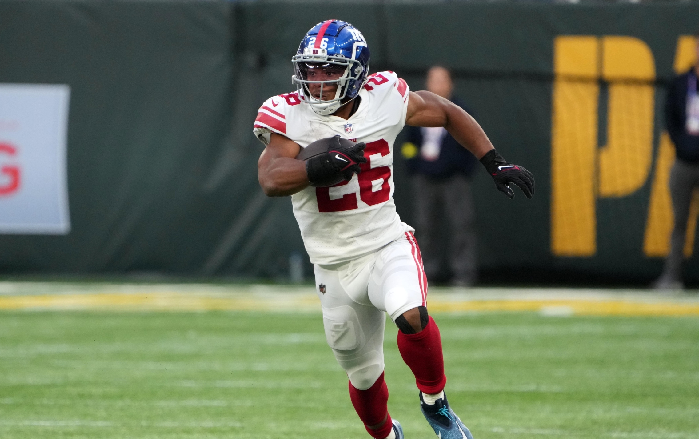 Giants don't expect Saquon Barkley at voluntary OTAs with contract dispute  lingering - Newsday