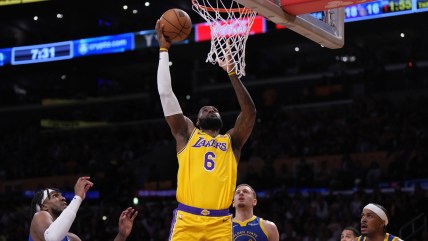 Los Angeles Lakers prevail in crunch time of Game 4 while Golden State Warriors unravel