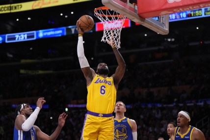 Los Angeles Lakers prevail in crunch time of Game 4 while Golden State Warriors unravel