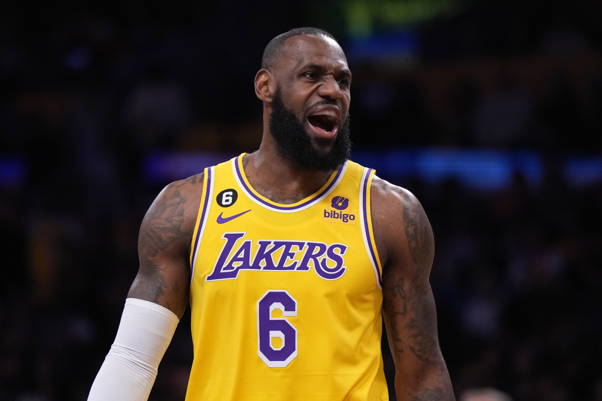 Los Angeles Lakers take Game 1 of heavyweight series against defending  champion Golden State Warriors