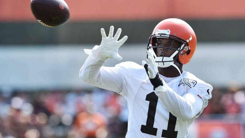 Jul 25, 2019; Berea, OH, USA; Cleveland Browns wide receiver Antonio Callaway (11) catches a pass during training camp at the Cleveland Browns Training Complex. Mandatory Credit: Ken Blaze-USA TODAY Sports