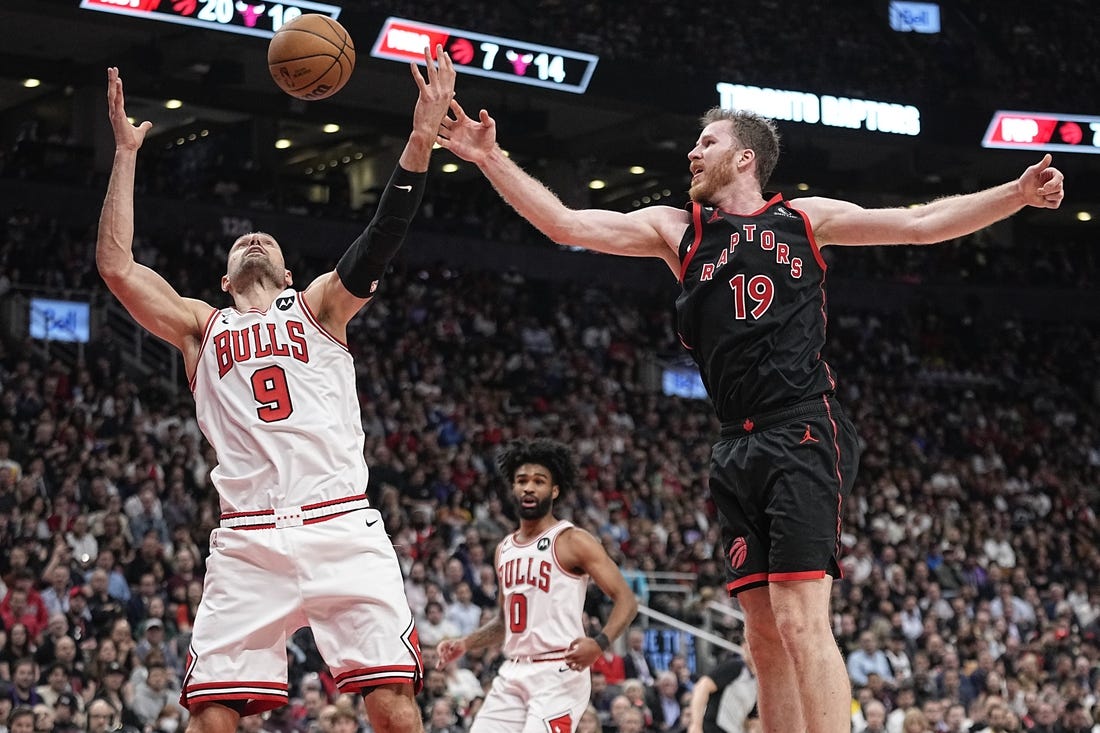 Report: Raptors bring back Jakob Poeltl on $80M agreement