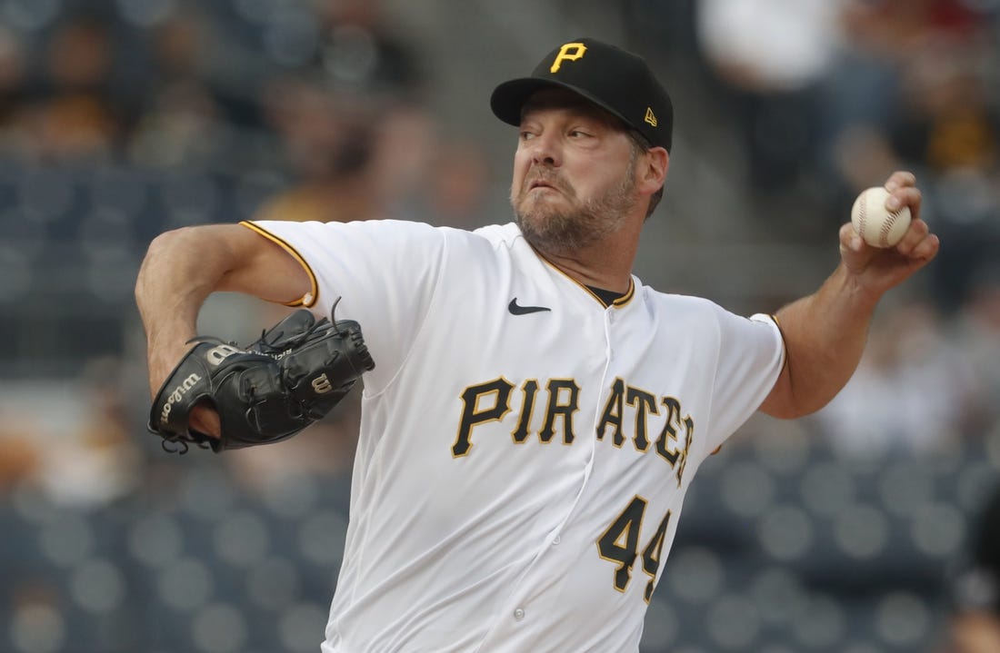 Rich Hill pitches into 7th as Pirates complete sweep with 2-1