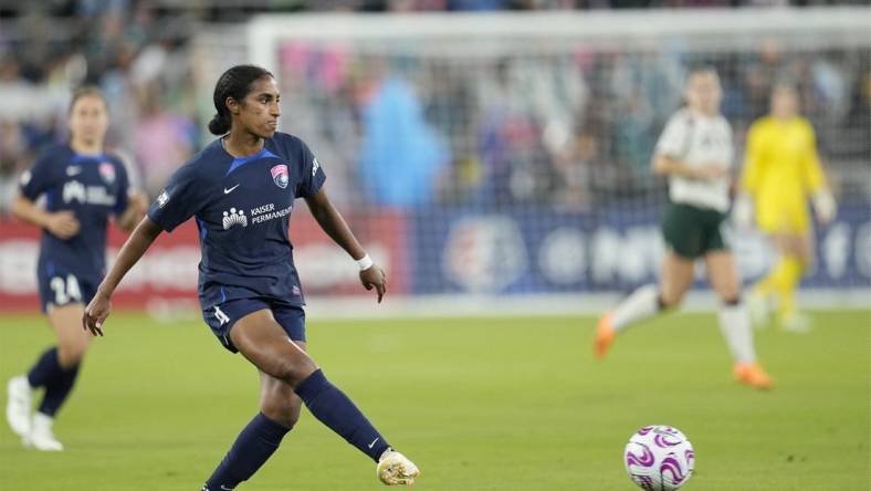 May 26, 2023; San Diego, California, USA; San Diego Wave FC defender Naomi Girma (4) plays the ball in the second half against Portland Thorns FC at Snapdragon Stadium. Mandatory Credit: Ray Acevedo-USA TODAY Sports