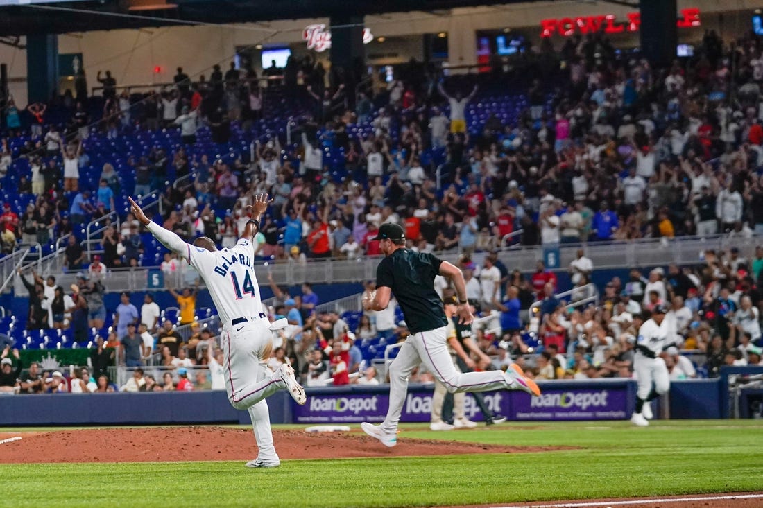 Padres' bunt derby backs dominant Blake Snell in 2-0 win against