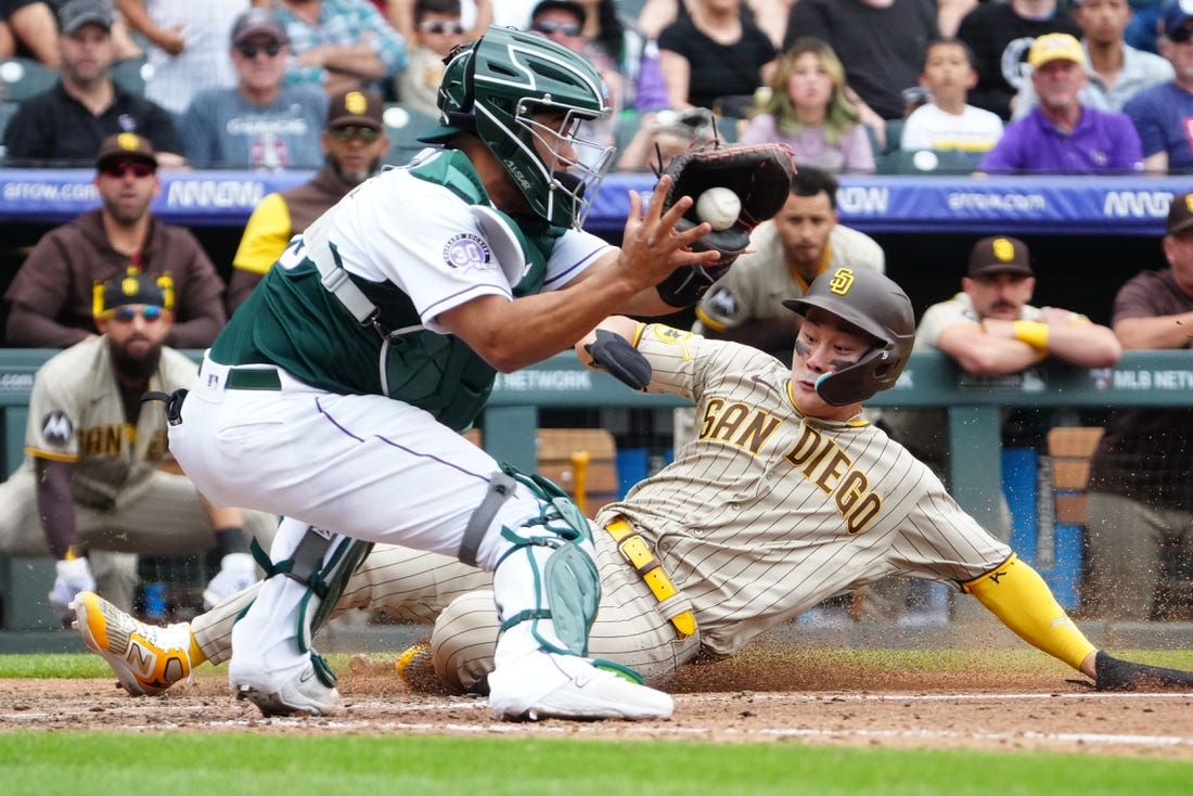 Fernando Tatis Jr. hustles around the bases