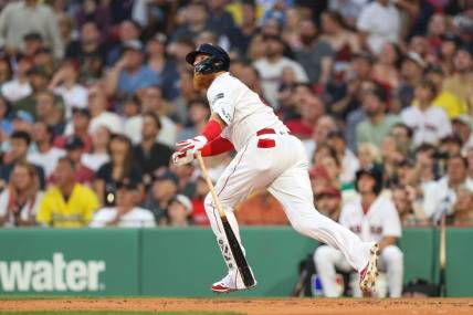 Justin Turner homers late, but Red Sox lose to Giants 4-3 in 11th inning