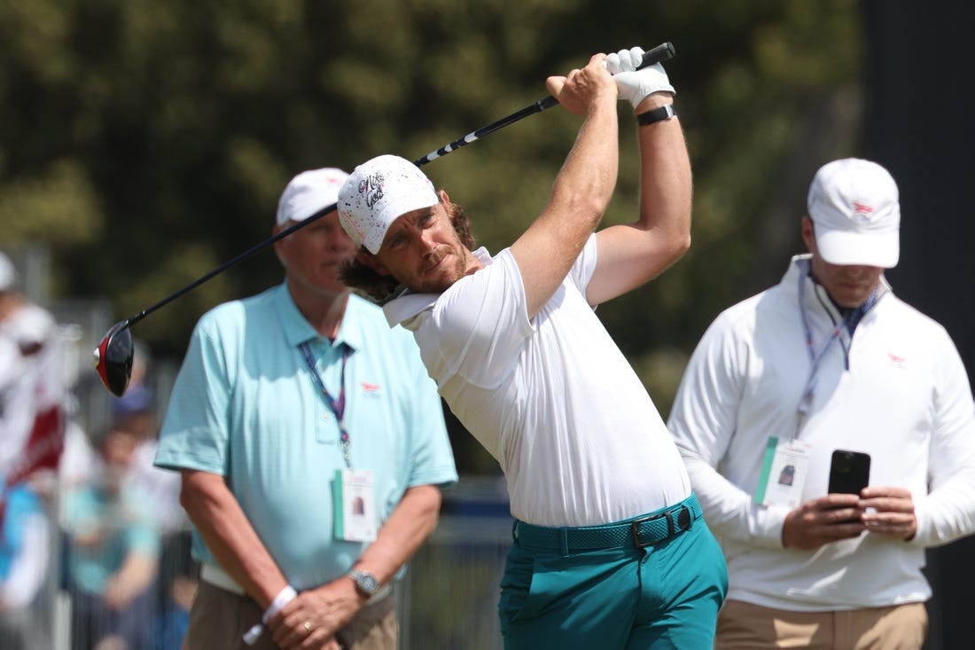 Jun 18, 2023; Los Angeles, California, USA; Tommy Fleetwood tees off on the eighteenth hole during the final round of the U.S. Open golf tournament at the Los Angeles Country Club. Mandatory Credit: Kiyoshi Mio-USA TODAY Sports