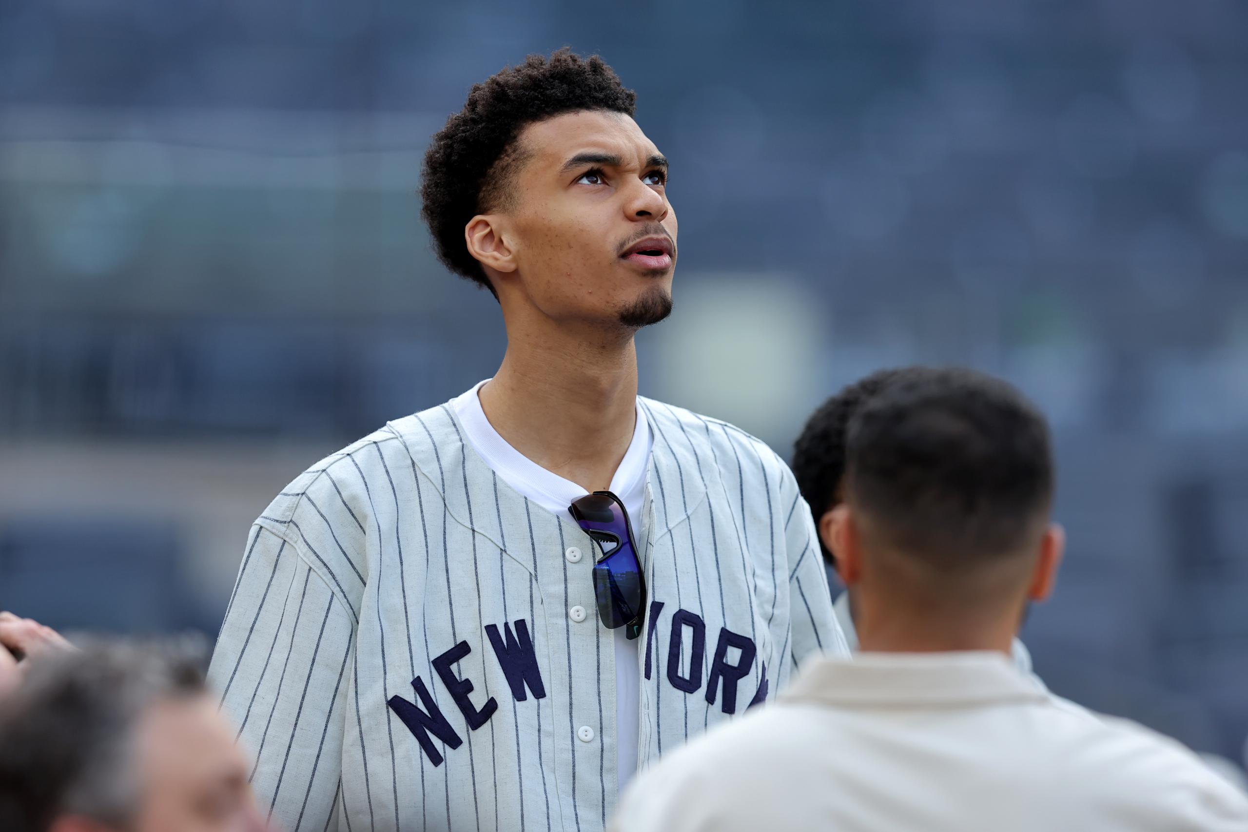 Victor Wembanyama throws out ceremonial first pitch at Yankee