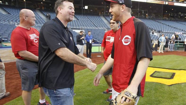 OCTOBER 1, 2013: Former Red Sean Casey and Reds third baseman Todd Frazier talk prior to a MLB Wild Card Playoff game against the Pittsburgh Pirates at PNC Park.

Reds