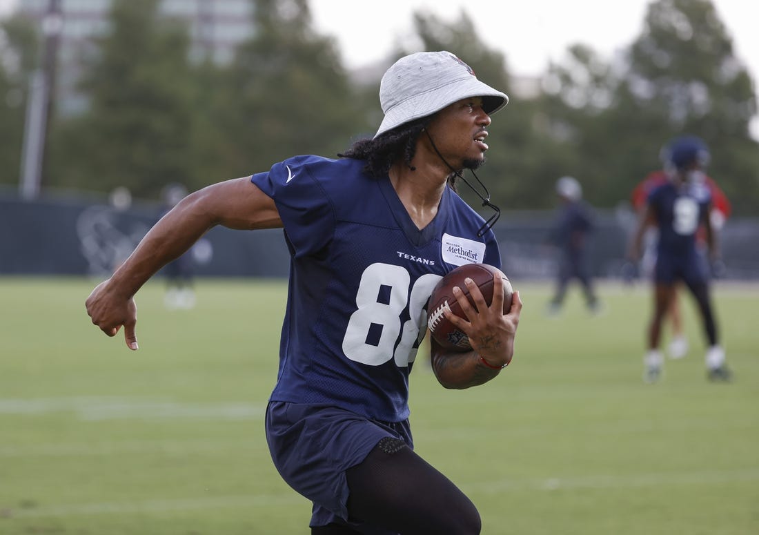 Jun 15, 2022; Houston, TX, USA; Houston Texans wide receiver John Metchie III (88) runs with the ball during minicamp at Houston Methodist Training Center. Mandatory Credit: Troy Taormina-USA TODAY Sports