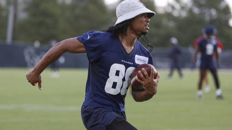 Jun 15, 2022; Houston, TX, USA; Houston Texans wide receiver John Metchie III (88) runs with the ball during minicamp at Houston Methodist Training Center. Mandatory Credit: Troy Taormina-USA TODAY Sports