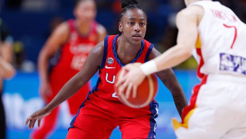 OCT 1, 2022; Sydney, AUS; Jewell Loyd (4)    and Liwei YANG (7) in second quarter of FIBA Women   s World Cup final against China at Sydney SuperDome. Mandatory Credit: Yukihito Taguchi-USA TODAY Sports