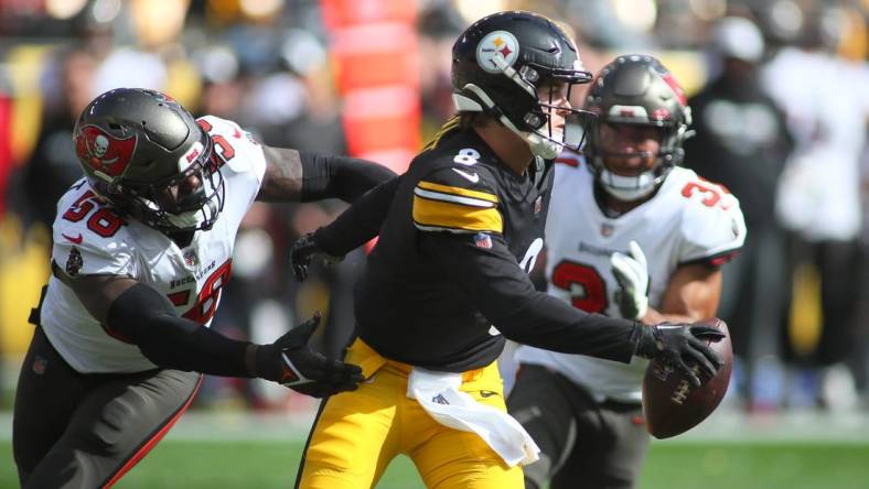 Kenny Pickett (8) of the Pittsburgh Steelers avoids being sacked by Shaquil Barrett (58) of the Tampa Bay Buccaneers during the first half at Acrisure Stadium in Pittsburgh, PA on October 16, 2022.

Pittsburgh Steelers Vs Tampa Bay Buccaneers Week 6