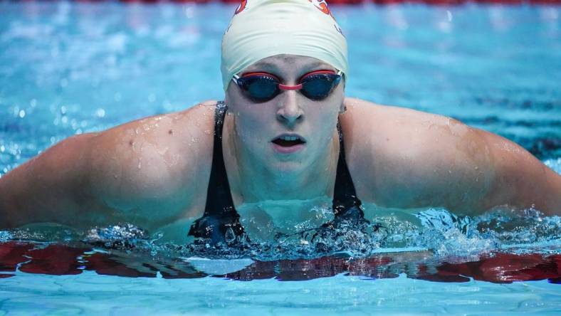 Nov 3, 2022; Indianapolis, IN, USA; United States Katie Ledecky competes in the 400 meter swim on during the FINA Swimming World Cup prelims at Indiana University Natatorium. Mandatory Credit: Grace Hollars-USA TODAY Sports