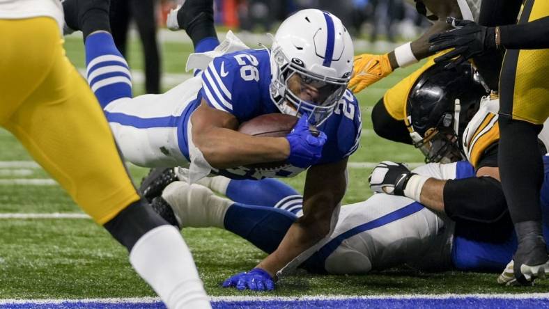 Nov 28, 2022; Indianapolis, Indiana, USA; Indianapolis Colts running back Jonathan Taylor (28) dives into the end zone for a touchdown during the second half against the Pittsburgh Steelers at Lucas Oil Stadium. Mandatory Credit: Robert Scheer-USA TODAY Sports