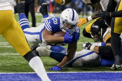 Nov 28, 2022; Indianapolis, Indiana, USA; Indianapolis Colts running back Jonathan Taylor (28) dives into the end zone for a touchdown during the second half against the Pittsburgh Steelers at Lucas Oil Stadium. Mandatory Credit: Robert Scheer-USA TODAY Sports