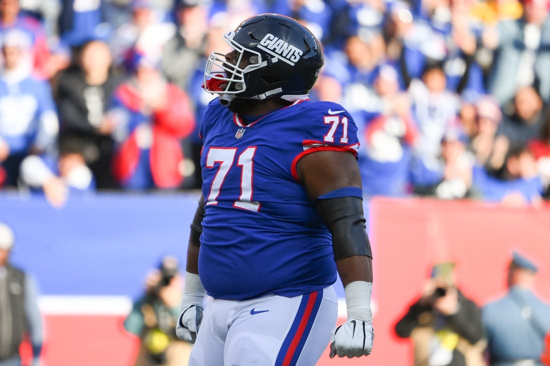 Dec 4, 2022; East Rutherford, New Jersey, USA; New York Giants defensive tackle Justin Ellis (71) reacts to a defensive play against the Washington Commanders during the first half at MetLife Stadium. Mandatory Credit: Rich Barnes-USA TODAY Sports