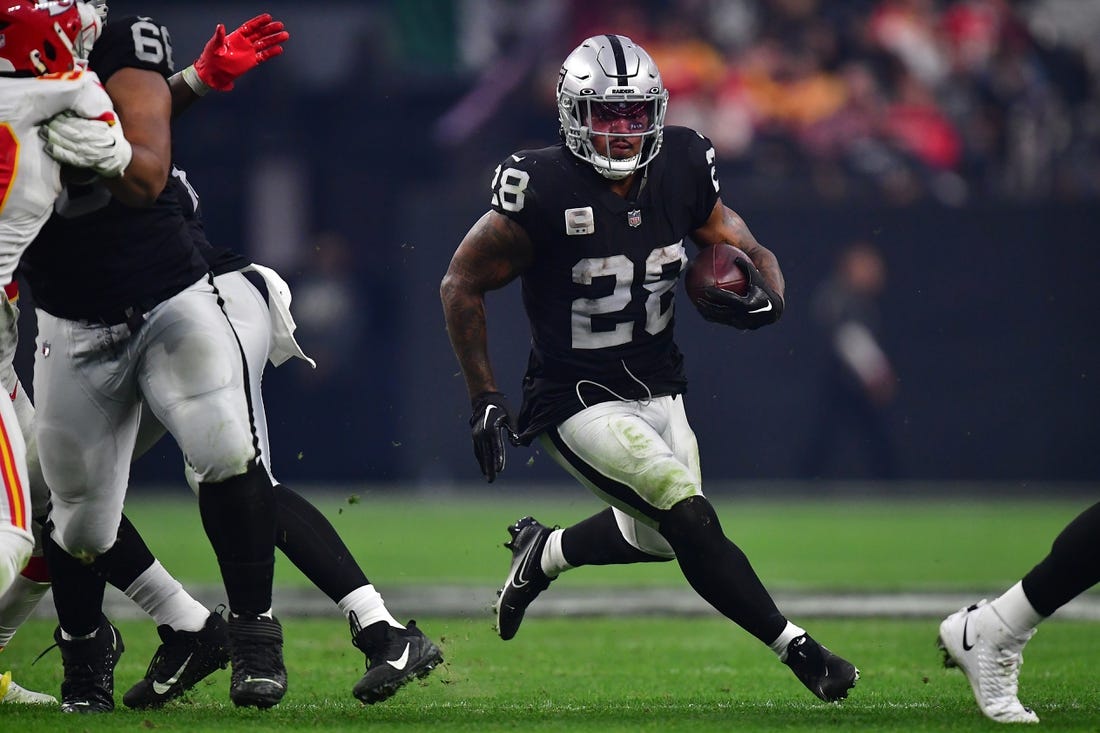 Raiders RB Josh Jacobs agrees to deal, will end holdout