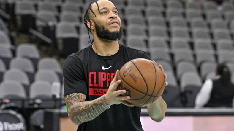 Jan 20, 2023; San Antonio, Texas, USA; LA Clippers guard Amir Coffey (7) warms up before the game between the San Antonio Spurs and the LA Clippers at the AT&T Center. Mandatory Credit: Jerome Miron-USA TODAY Sports