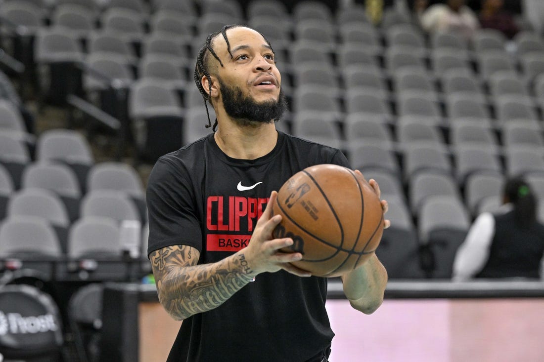 Jan 20, 2023; San Antonio, Texas, USA; LA Clippers guard Amir Coffey (7) warms up before the game between the San Antonio Spurs and the LA Clippers at the AT&T Center. Mandatory Credit: Jerome Miron-USA TODAY Sports