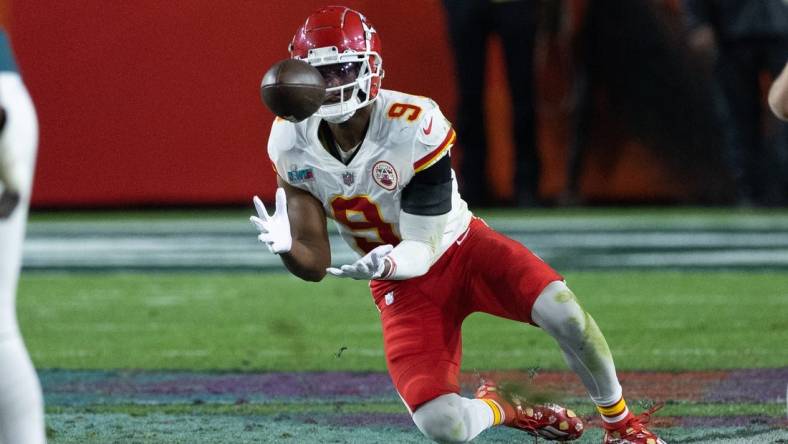 Feb 12, 2023; Glendale, Arizona, US; Kansas City Chiefs wide receiver JuJu Smith-Schuster (9) catches the ball against the Philadelphia Eagles at Super Bowl LVII at State Farm Stadium. Mandatory Credit: Bill Streicher-USA TODAY Sports