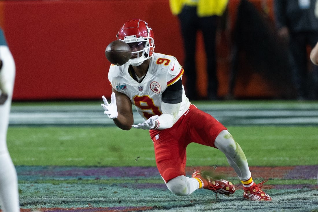 Feb 12, 2023; Glendale, Arizona, US; Kansas City Chiefs wide receiver JuJu Smith-Schuster (9) catches the ball against the Philadelphia Eagles at Super Bowl LVII at State Farm Stadium. Mandatory Credit: Bill Streicher-USA TODAY Sports