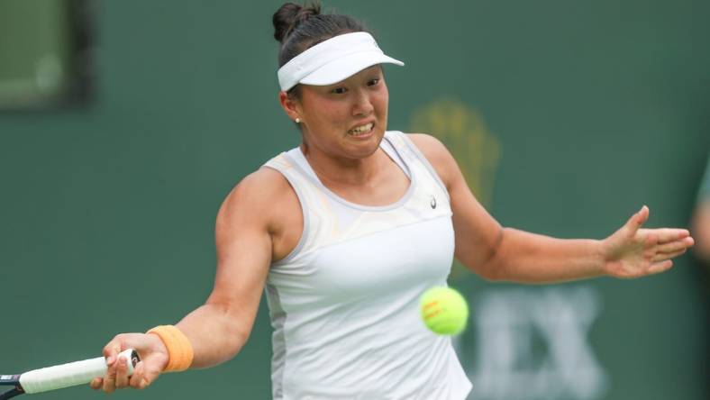 Claire Liu hits a shot during her match against Iga Swiatek at the BNP Paribas Open in Indian Wells, Calif., March 11, 2023.

Bnp Saturday 25