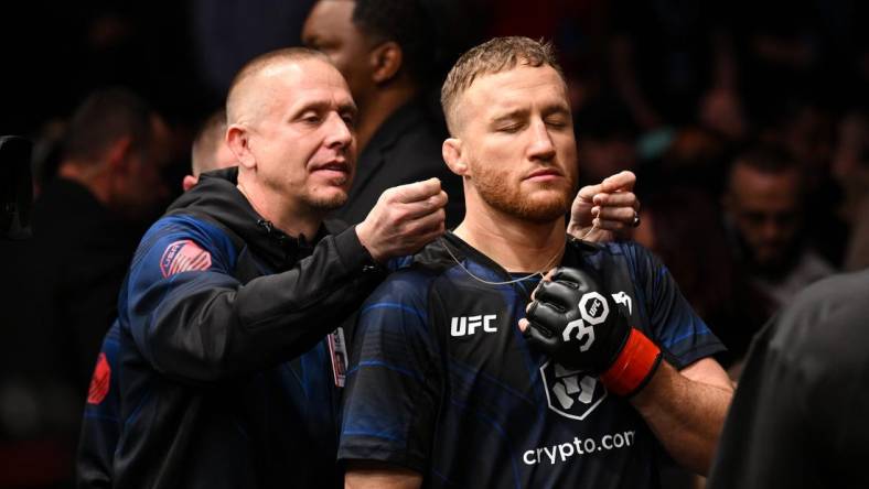 Mar 18, 2023; London, UNITED KINGDOM; Justin Gaethje (red gloves) prepares to fight Rafael Fiziev (not pictured) during UFC 286 at O2 Arena. Mandatory Credit: Per Haljestam-USA TODAY Sports