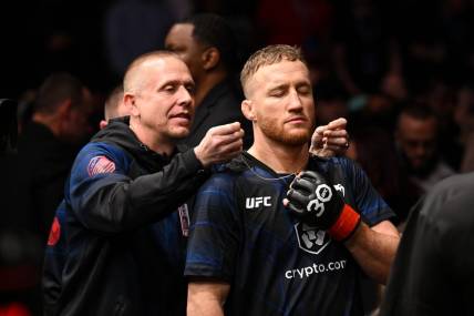 Mar 18, 2023; London, UNITED KINGDOM; Justin Gaethje (red gloves) prepares to fight Rafael Fiziev (not pictured) during UFC 286 at O2 Arena. Mandatory Credit: Per Haljestam-USA TODAY Sports