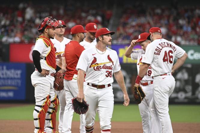 When pulling Adam Wainwright, Cardinals manager Oli Marmol