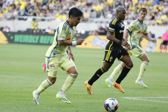 Cucho Hernandez powers Crew past Red Bulls - ABC7 New York